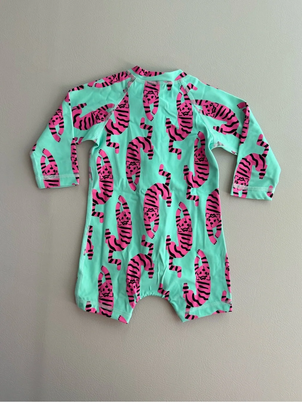 Hanna Andersson Tiger on Green Baby Rashguard Swimsuit size 6-12M - New
